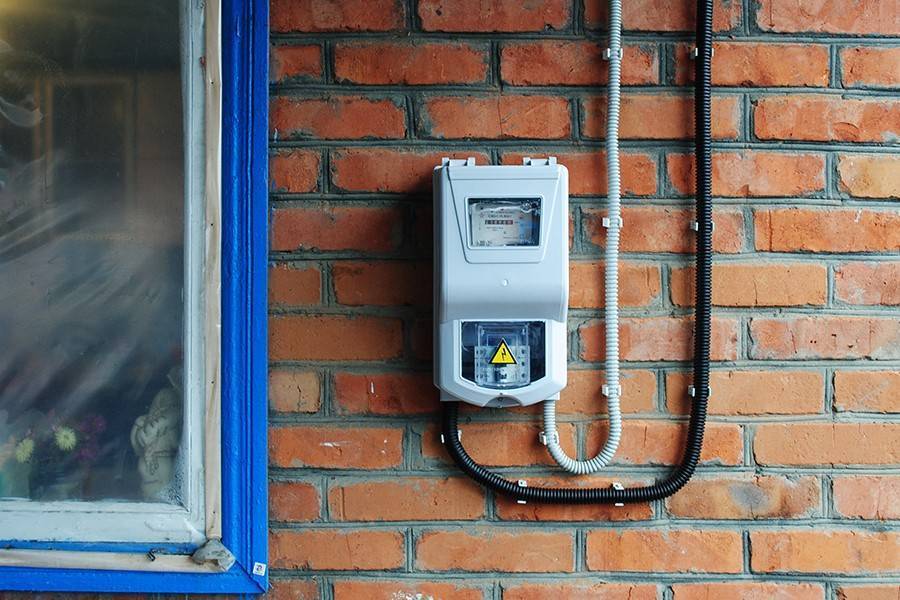 Как установить счётчик электроэнергии в частном доме своими руками: законность на улице +видео