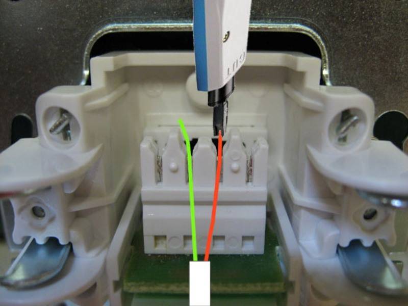 Подключить телефон провода. Распайка телефонной розетки rj11. Подсоединение телефонной розетки rj11. Подключение телефонной розетки rj11 2 провода. Обжать телефонную розетку rj11.