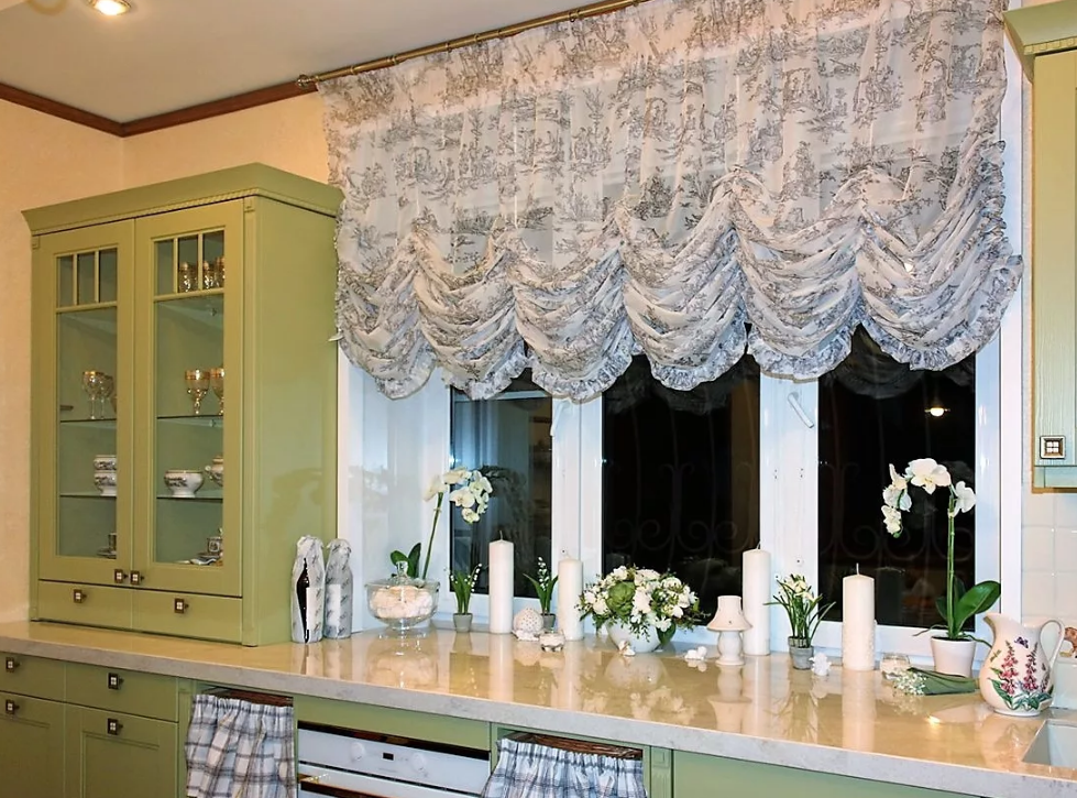 Оформление штор на кухне. Прованс французские, австрийские шторы. Занавеска для кухни. Красивые шторы на кухню. Шторы на кухонное окно.