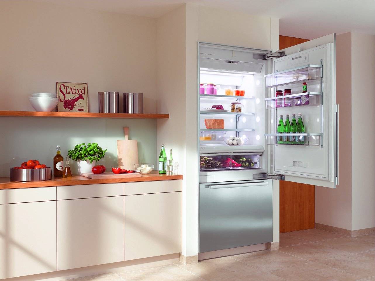 Холодильник в прихожей: плюсы и минусы, варианты расположения, примеры. можно ли перенести холодильник из кухни в прихожую отдельная морозильная камера от холодильника