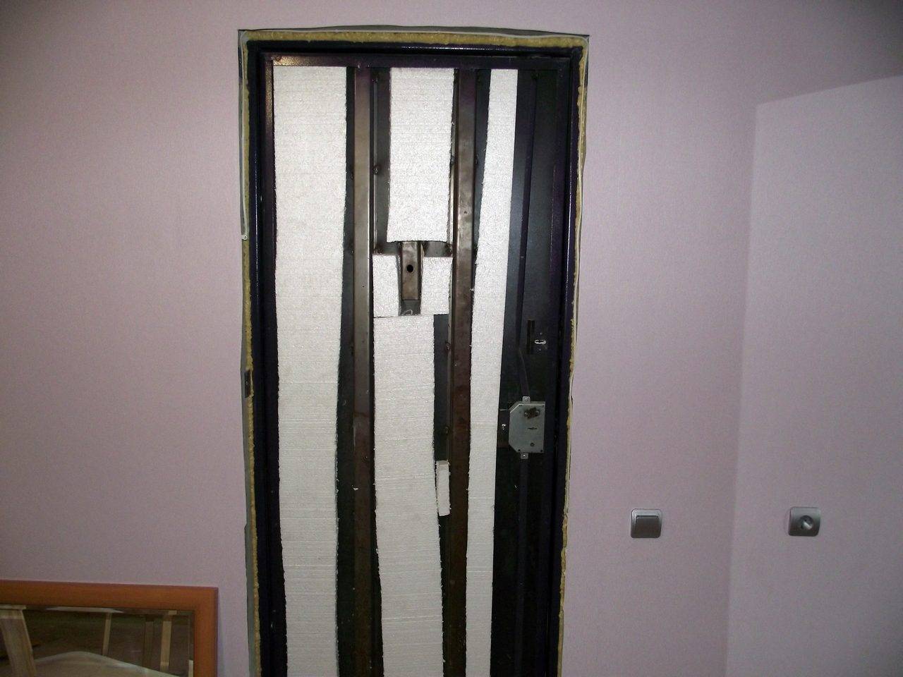 Как выбрать входную дверь в квартиру с шумо- и теплоизоляцией