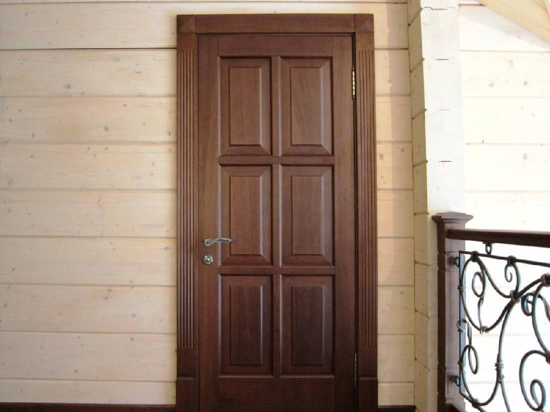 Двери филёнчатые деревянные