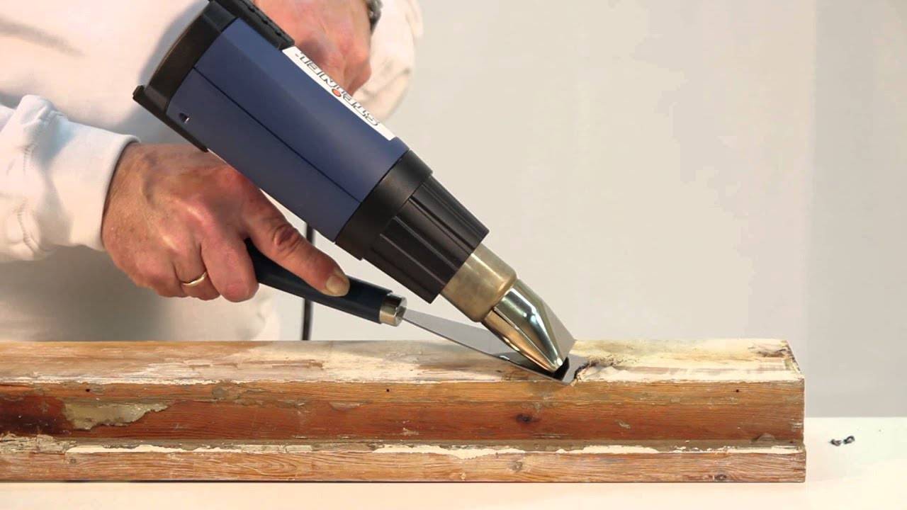 Очистить толстый слой. Зачистка старой краски с дерева. Зачистка деревянных окон. Инструмент для убирания старой краски с дерева. Зачистить краску с дерева.
