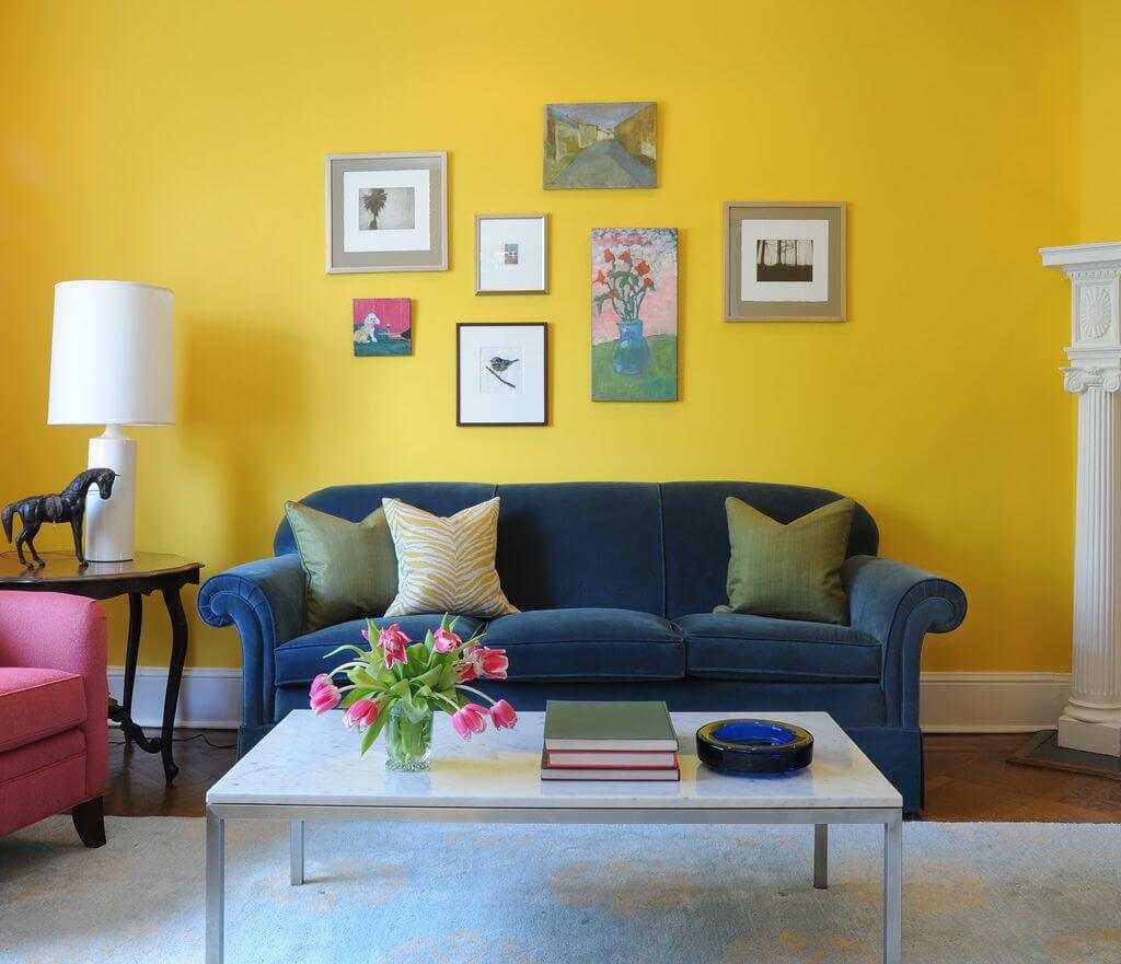 Покрашенные стены в интерьере. Желтые стены в гостиной. Цветовые сочетания в интерьере. Яркие стены в интерьере.