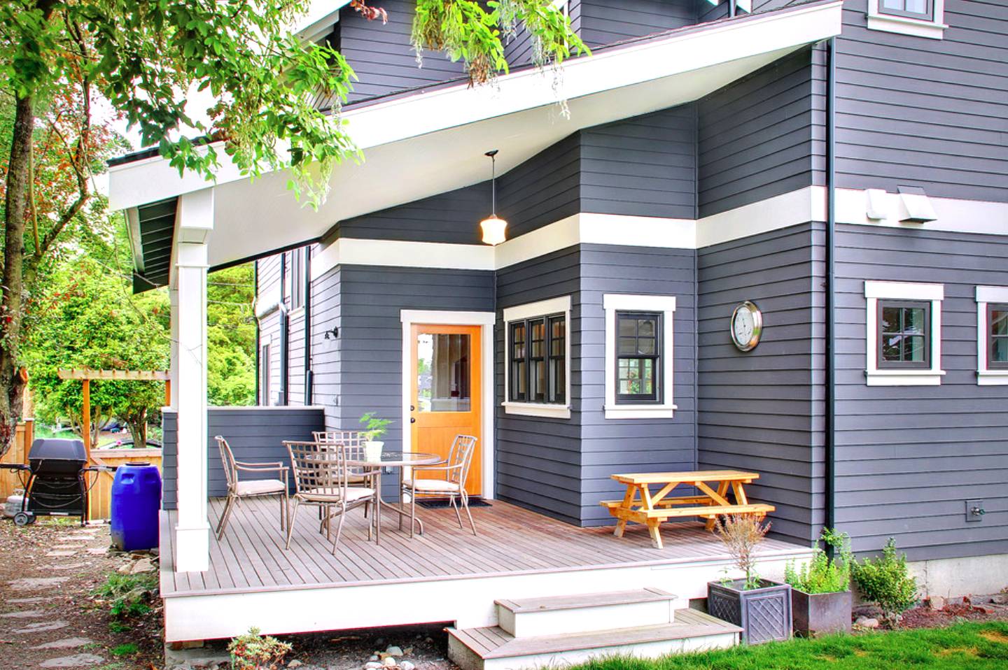Как покрасить дом снаружи? Цвет деревянного дома своими руками - Обзор