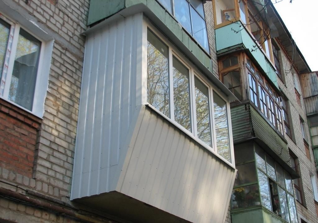 Балкон с выносом (39 фото): монтаж металлических и пластиковых балконов в «хрущевке» по полу и по подоконнику, изготовление выносной лоджии