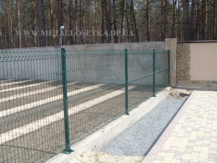 Подробные этапы устаноки забора из сварной сетки