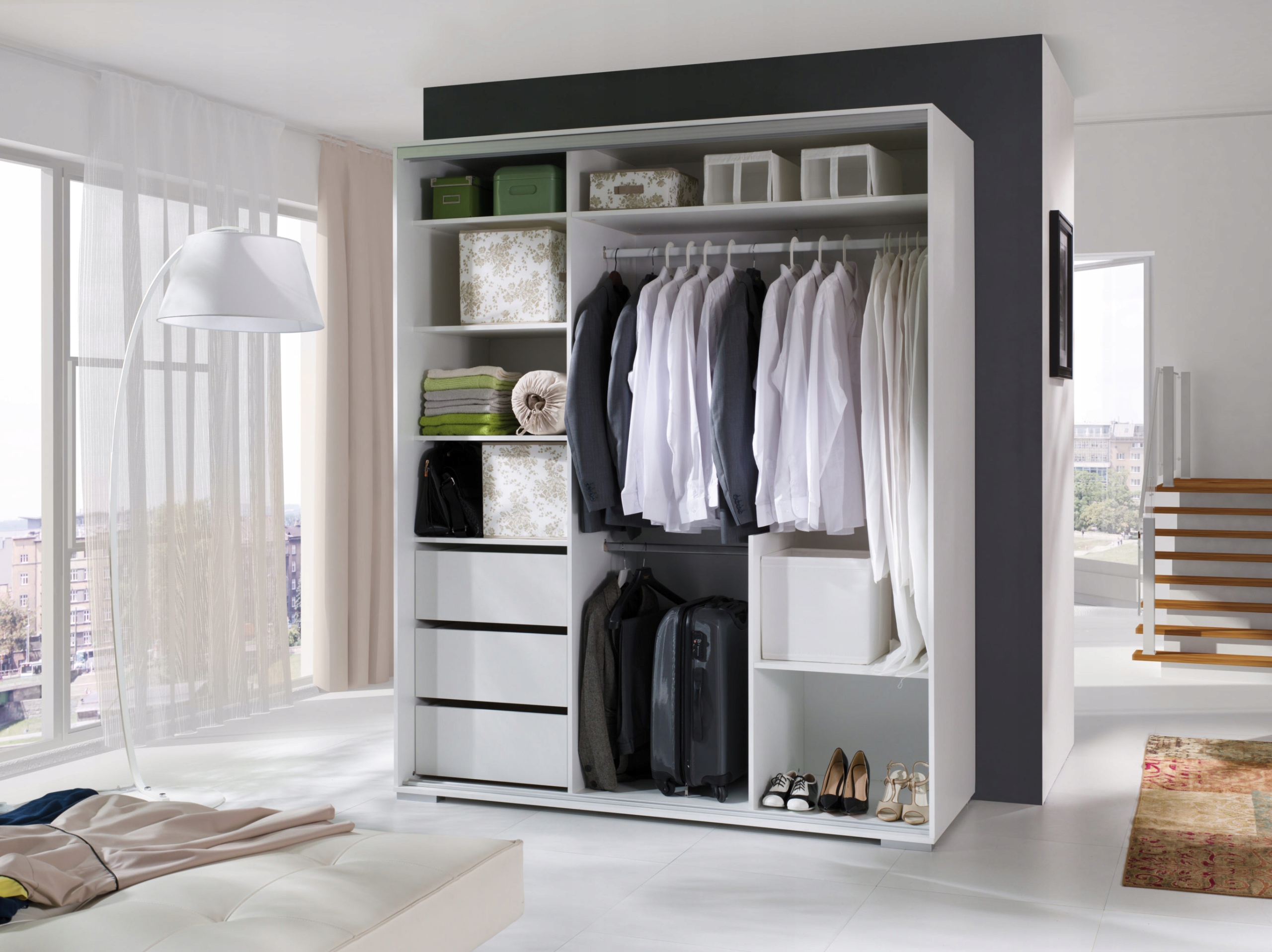 Большие шкафы (40 фото): красивые модели больших размеров для одежды в прихожую и спальню