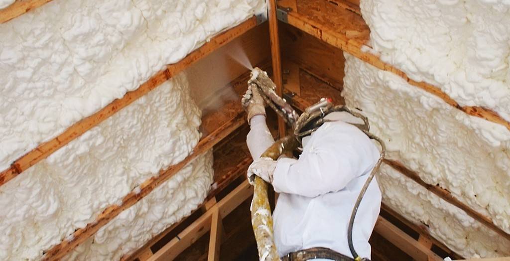 Утепление домов пеноизолом: технология теплоизоляции стен, пола (потолка) жидким пенопластом