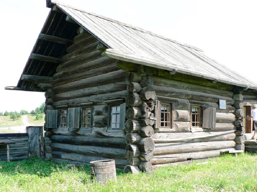 Изба похудения. Срубные избы древней Руси. Крестьянская изба 17 века. Крестьянская изба в древней Руси.