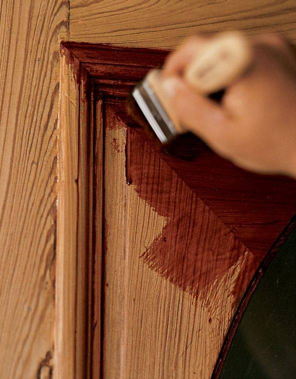 Чем отмыть межкомнатные двери. Перекраска деревянных дверей. Покрасить деревянные двери межкомнатные. Покрасить деревянную дверь. Краска для деревянных дверей межкомнатных.