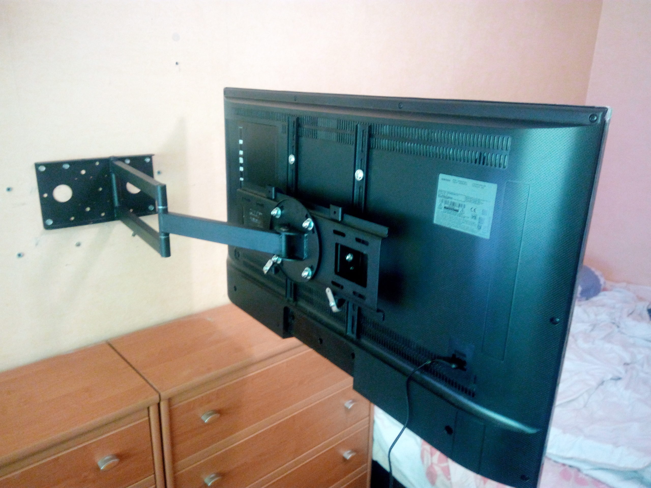 Видео повесить телевизор. Кронштейн для телевизора LG 32lv4500. Крепление телевизора LG 32lv2500 к стене. Кронштейн lsw430b. Plz 6301 кронштейн для телевизора.
