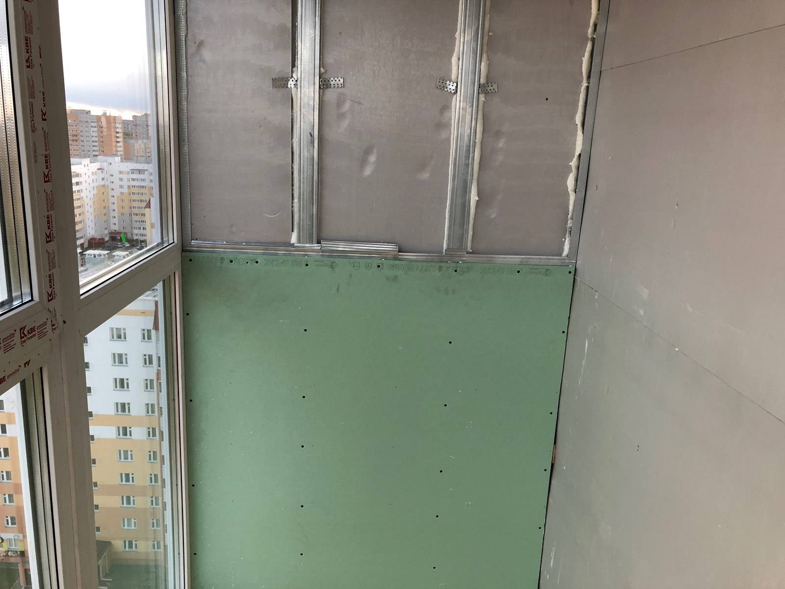 Как обшить балкон внутри своими руками, 60 фото, инструкция