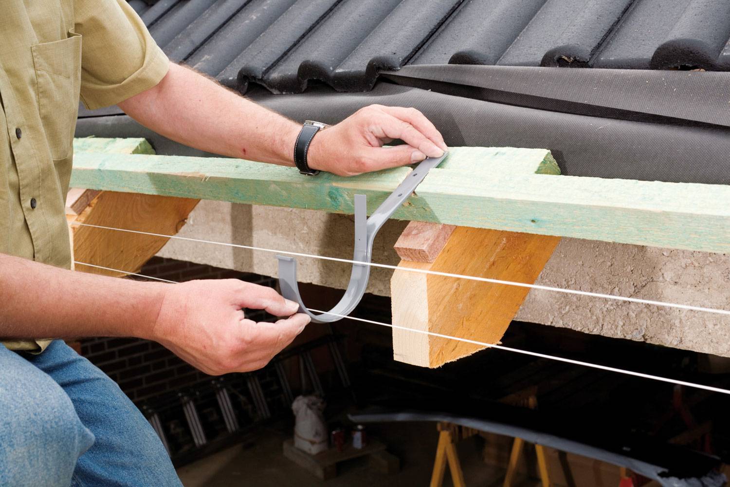 Как сделать водосток на дом своими руками: как правильно установить на крыше дома: обзор