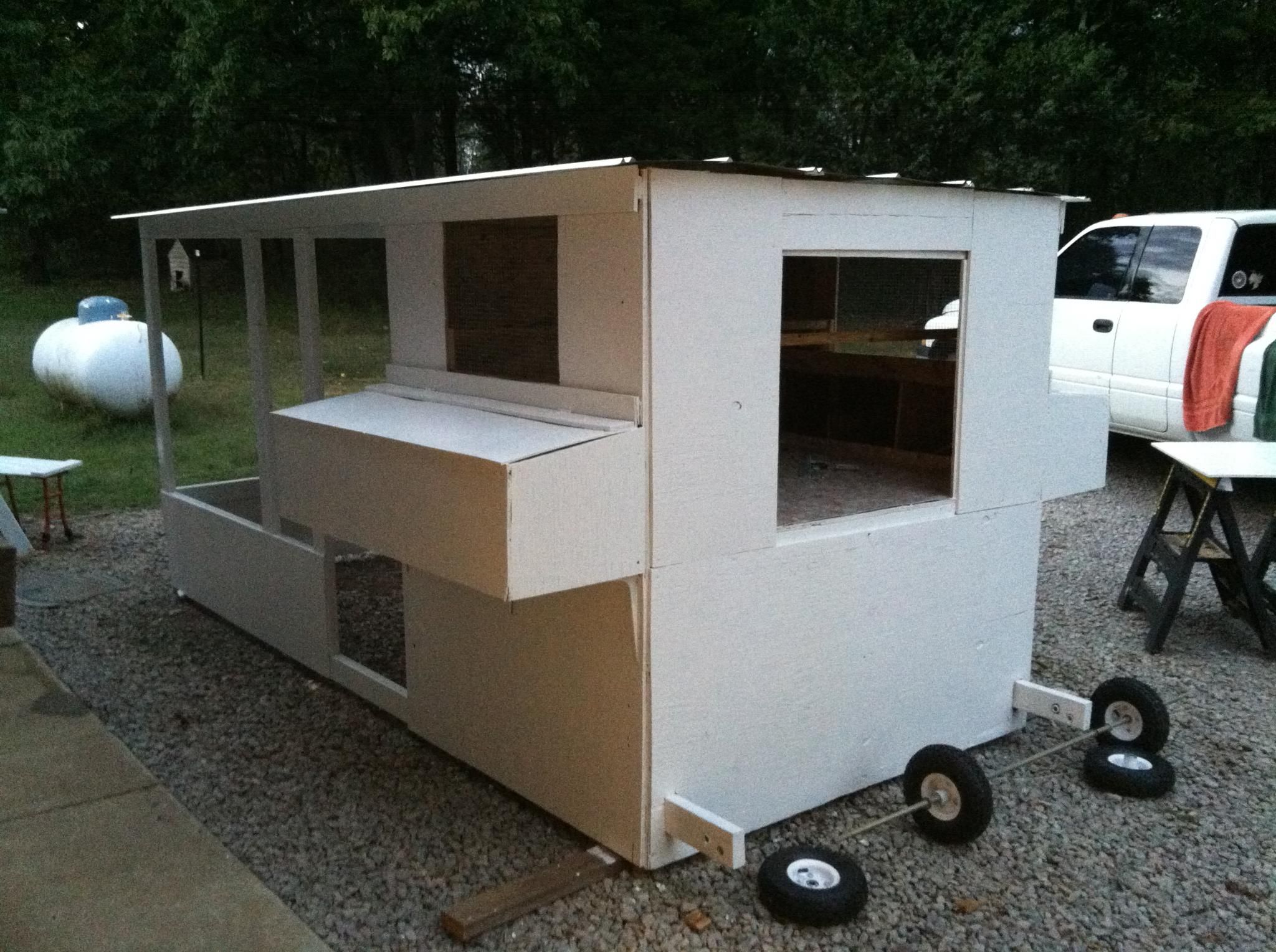 Все, что нужно знать о переносных курятниках