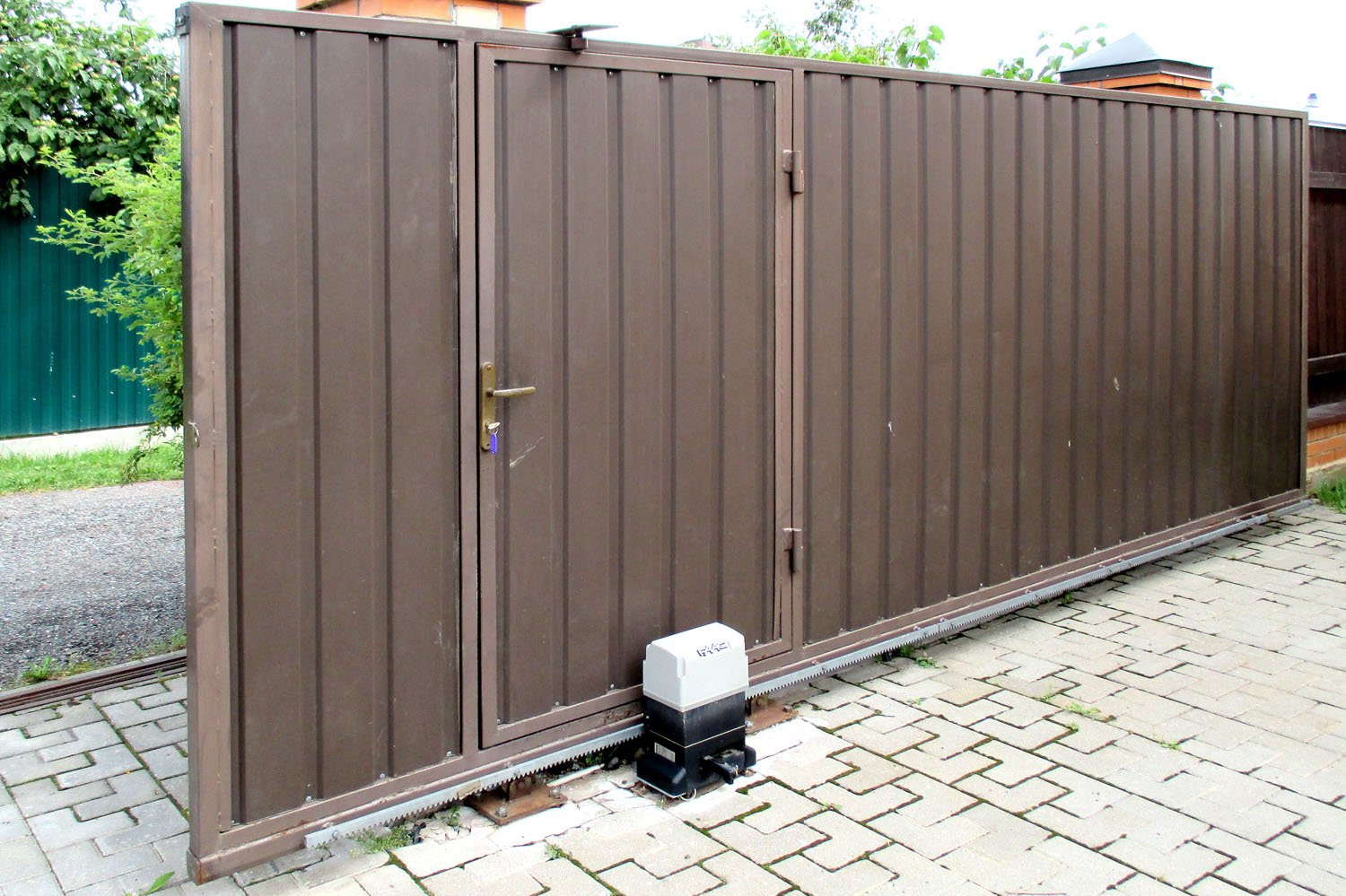 Ворота из сэндвич панелей DoorHan 3500*2100 в Екатеринбурге - DoorHan