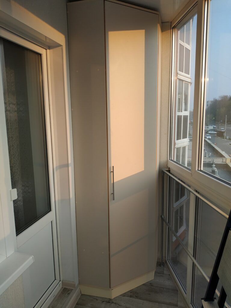 Шкаф на балкон - 70 фото изумительных вариантов дизайна.