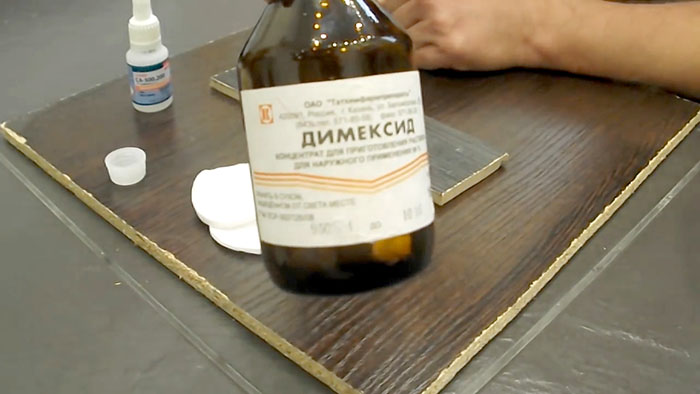 Как убрать клей «момент» с рук, одежды, обуви, пола и мебели