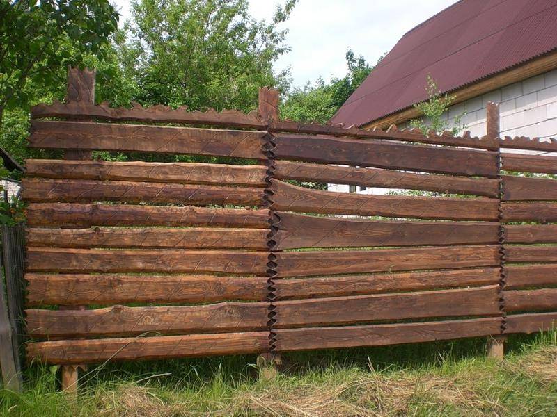 Забор из горбыля для дачи своими руками: выбор материала, монтаж