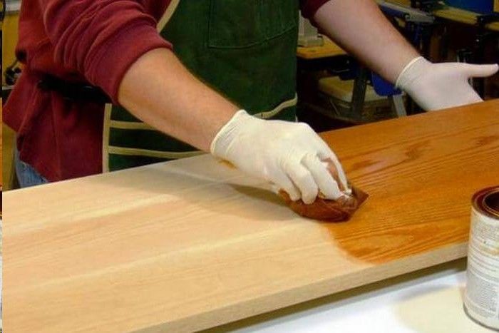 Чем лучше покрыть дерево – лаком или маслом