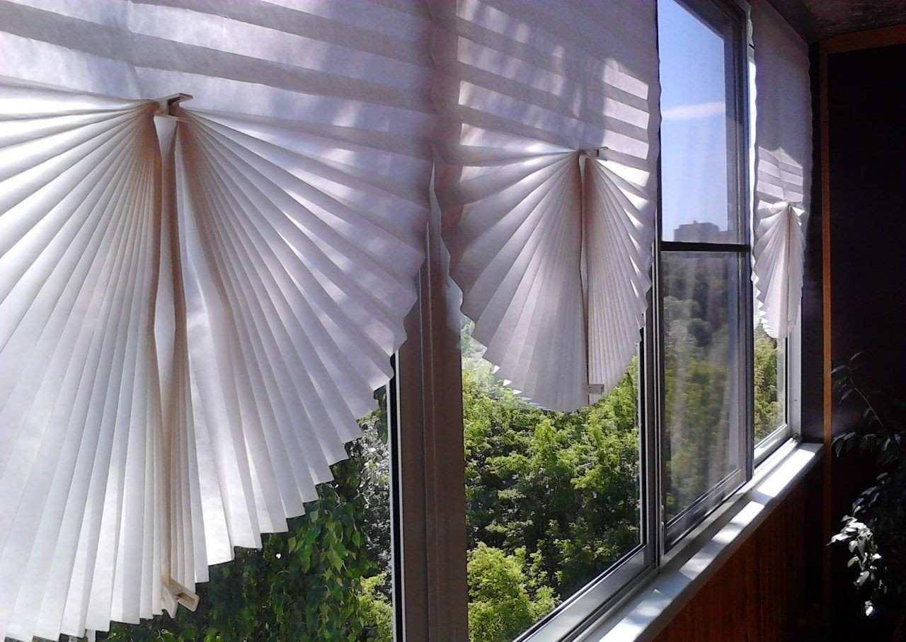 Easy to follow Roman Shades tutorial using vinyl mini blinds and Rebecca Atwood