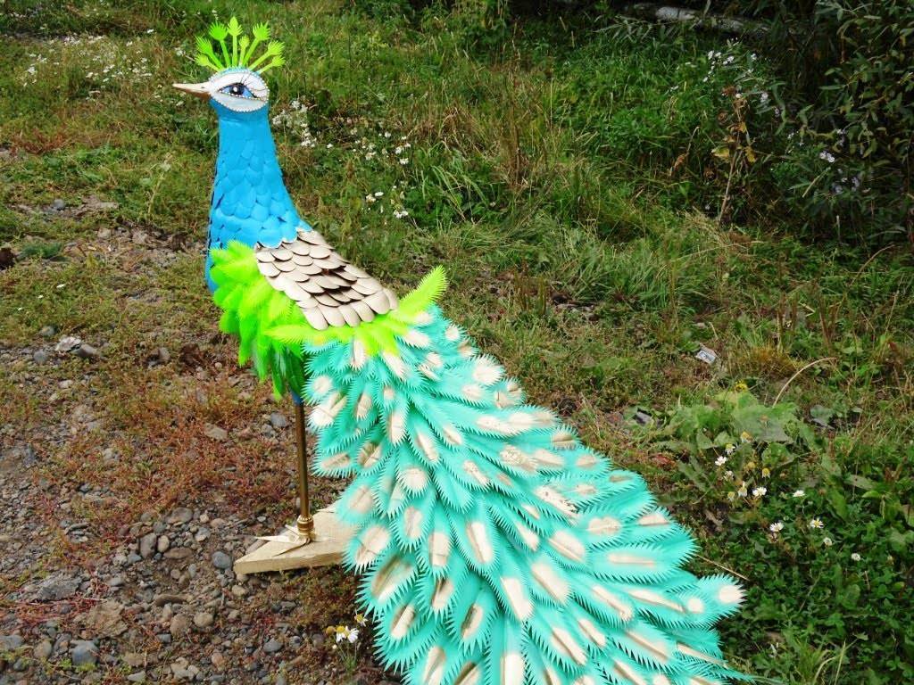 Кормушки для птиц – поделки из пластиковых бутылок: идеи, фото. как сделать кормушку для птиц из пластиковой бутылки 1.5, 5 литровой своими руками: схема, описание, фото. как изготовить кормушку для птиц из 2 бутылок?