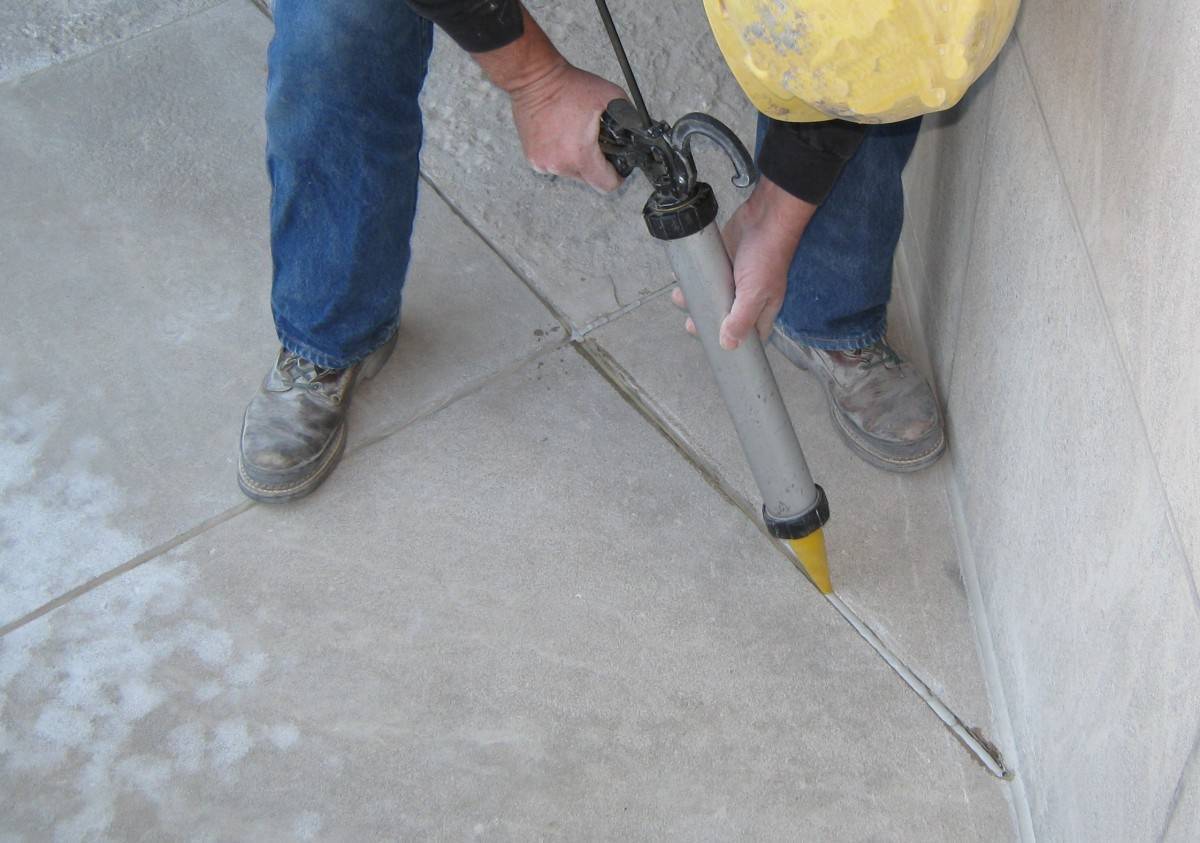 Герметик для швов в бетоне для наружных работ: как выбрать и использовать?