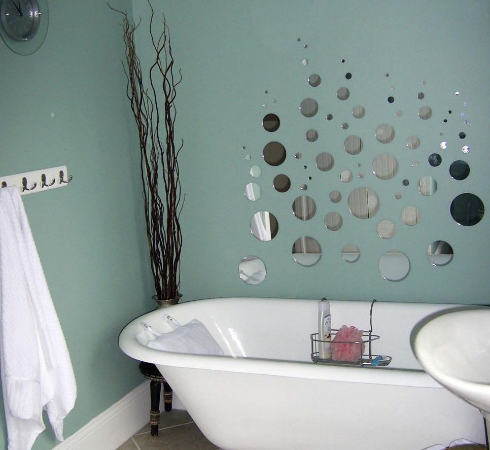 Идеи для ванны тока. Декор стен в ванной. Декор для ванной комнаты на стену. Краска для стен в ванной. Стена в ванной.