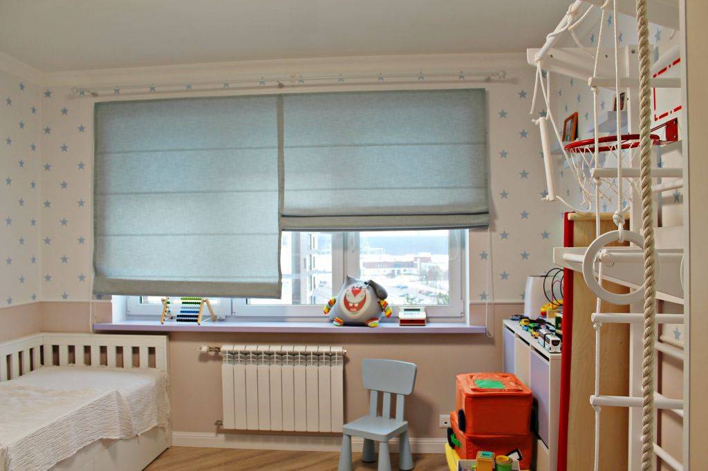 Дизайн римских штор в интерьере детской комнаты
