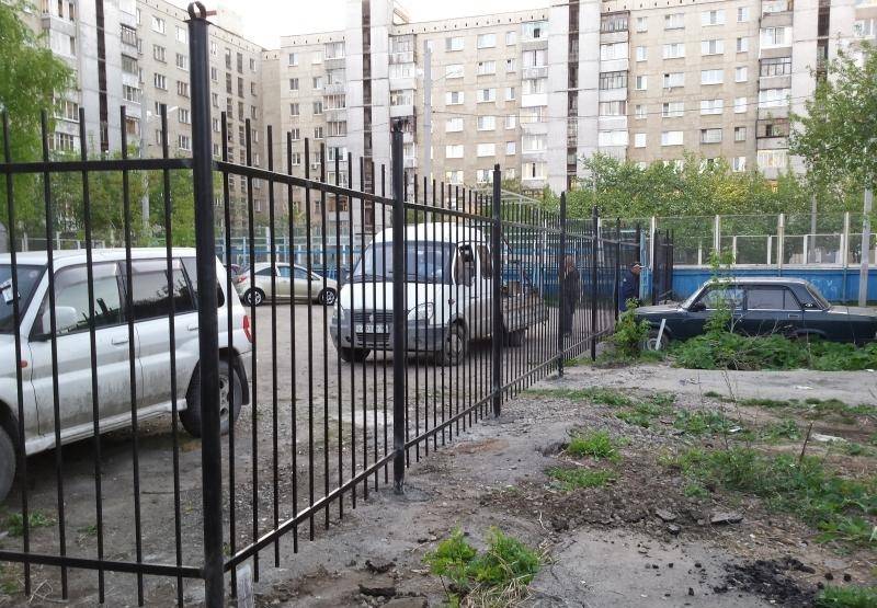 Ограждение придомовой территории многоквартирного дома: закон, нормы, согласование