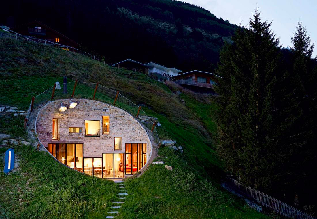 Строительство на холмах. Вилла Vals в горах Швейцарии. Домик-землянка в швейцарских Альпах. Подземный дом Невилла Швейцария.