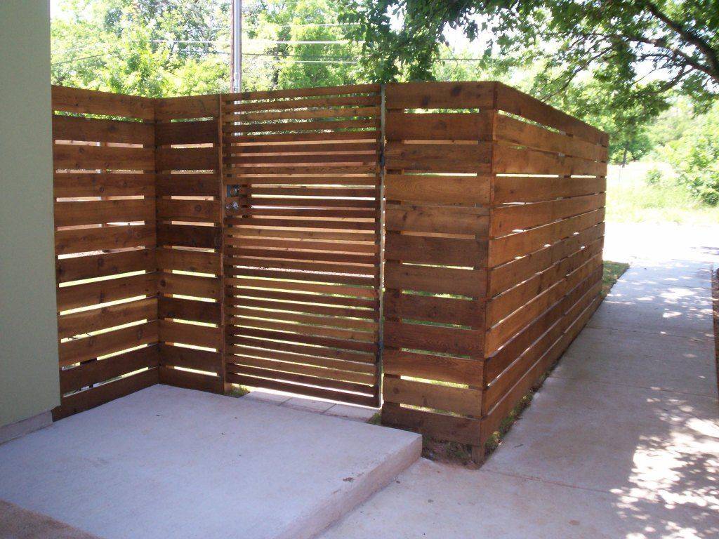 Как сделать забор из поддонов. забор из поддонов для дачи – красивое, недорогое деревянное ограждение участка забор из поддонов своими руками