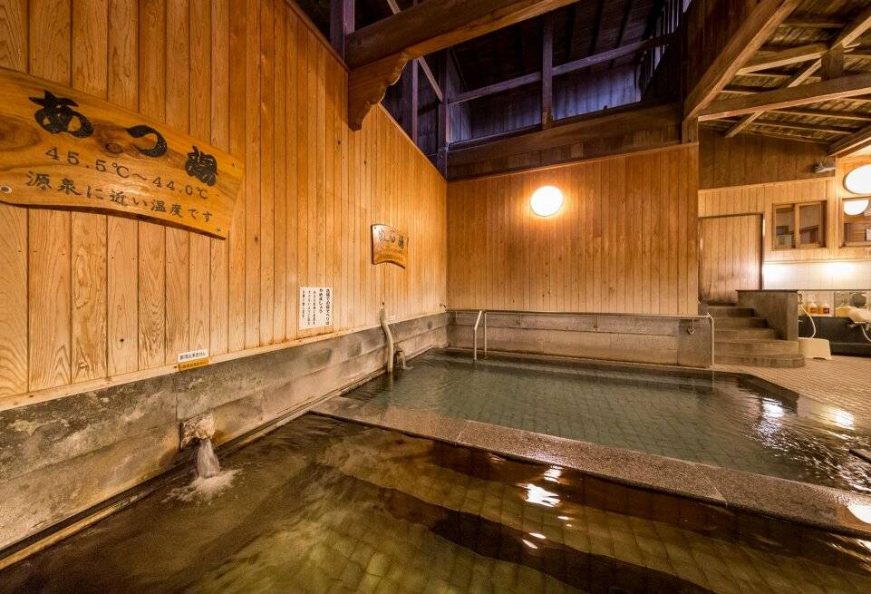 Японская общая купальня. Японская баня сэнто. Сэнто баня в Японии. Японская общественная баня Сенто. Японские бани (сэнто и офуро).