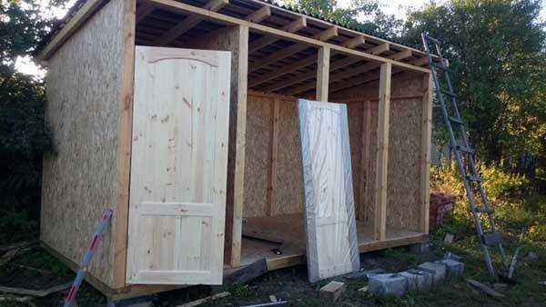 Сарай с односкатной крышей из osb