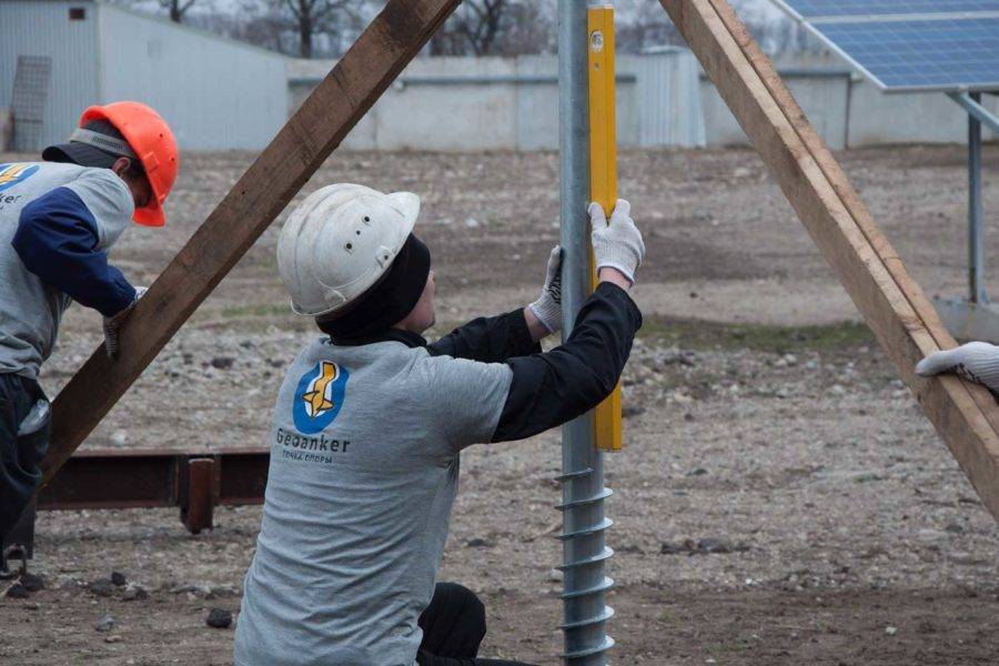 Монтаж винтовых свай своими руками: расчёт параметров свайного фундамента и подбор оборудования для установки
