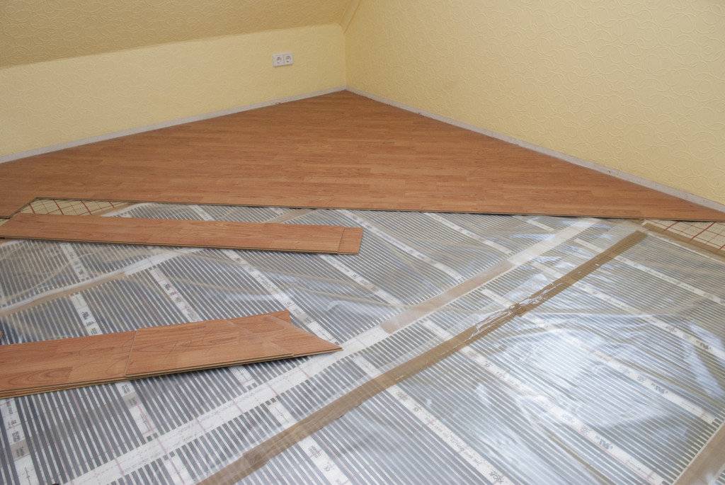 ???? тёплый пол под ламинат: виды и особенности монтажа