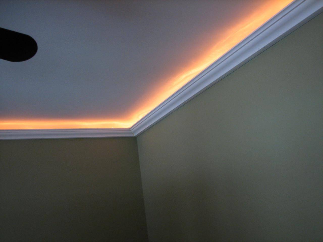 Светодиодная закарнизная подсветка потолка
