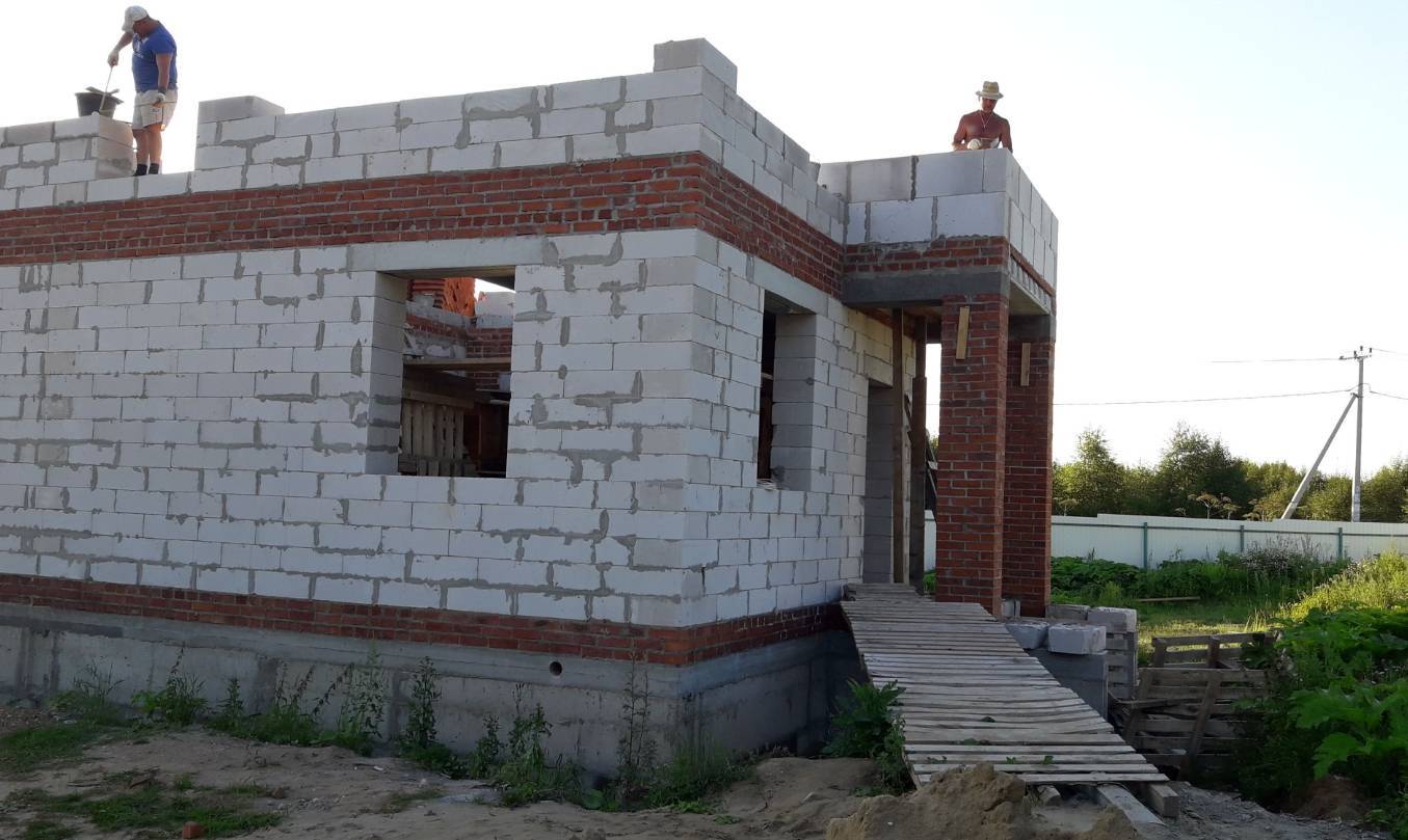 Армопояс из кирпича на стены из газоблоков: зачем нужен, каковы требования, пошаговая инструкция создания