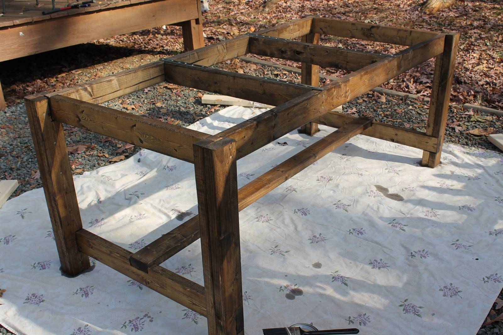 Уличный стол своими руками из дерева. Конструкция деревянного стола. Каркас для стола деревянные. Самодельный деревянный стол. Стол для дачи.