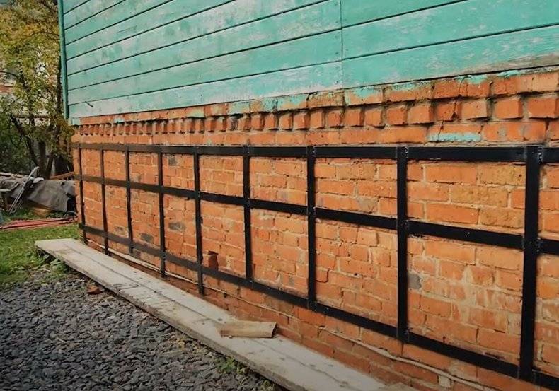 Утепление фундамента старого деревянного дома снаружи
