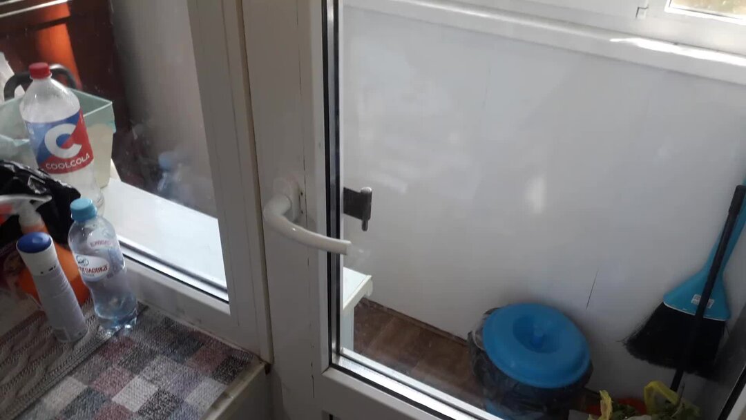 Не закрывается пластиковая дверь на балкон (65 фото): ремонт и ручка-ракушка для балконной двери плохо закрывается