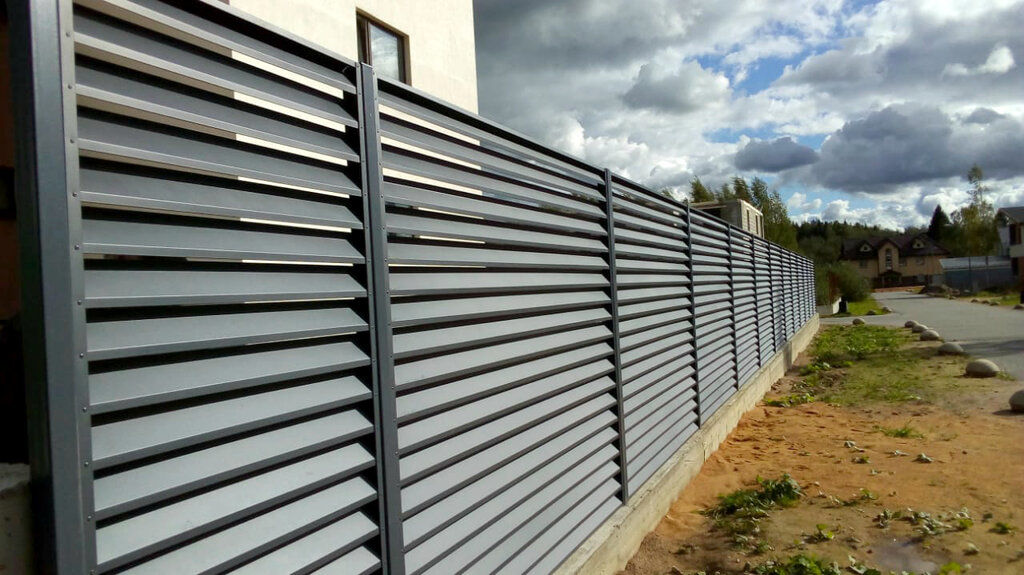Забор-жалюзи металлический: как создать красивое и прочное ограждение