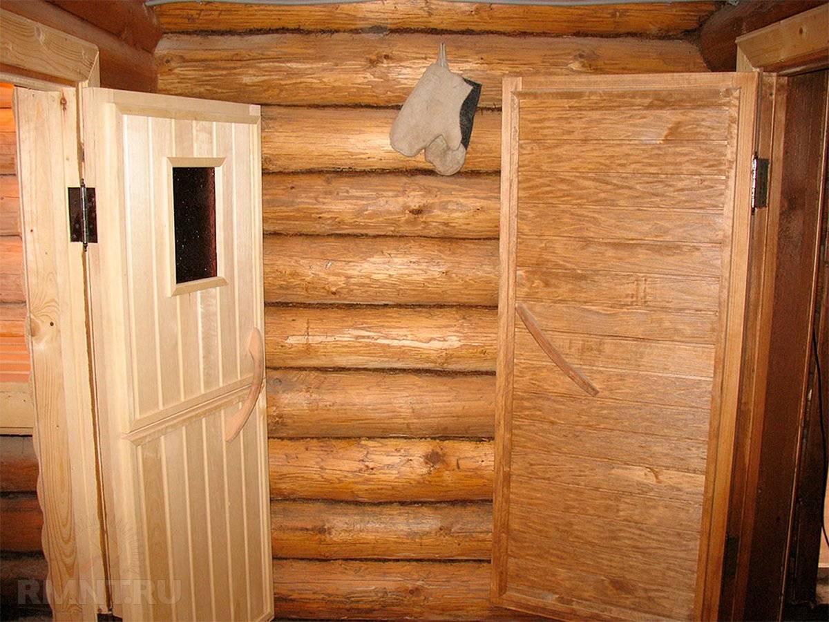 Двери в баню екатеринбург. Банные двери. Дверь в баню. Банные двери деревянные. Двери в баню деревянные.