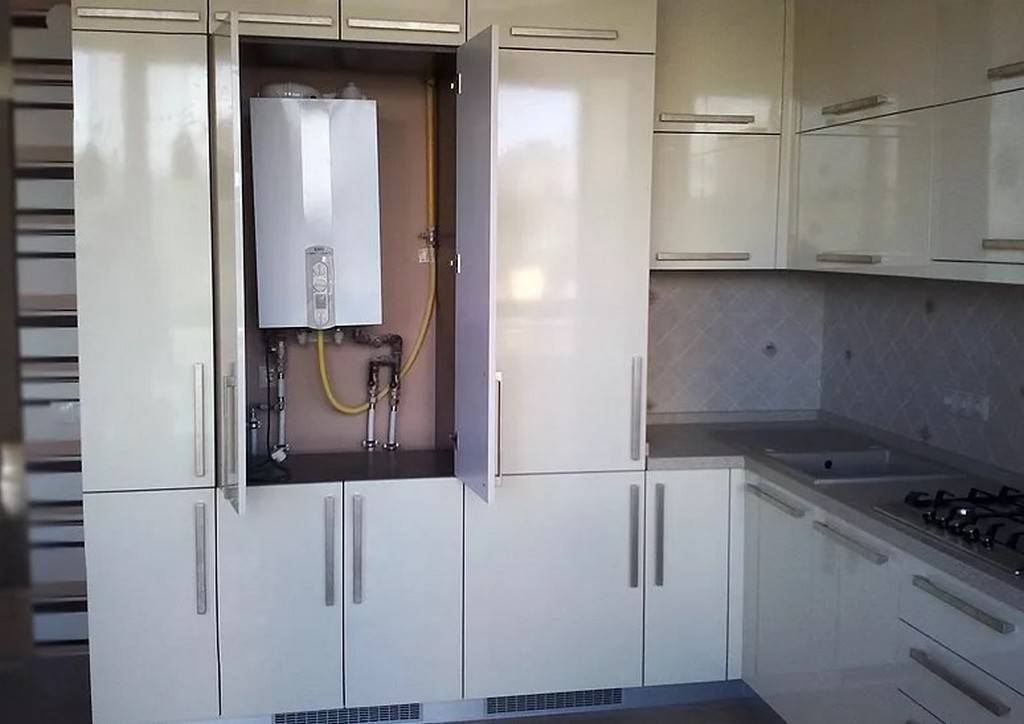 Как задекорировать или спрятать газовый котел на кухне?