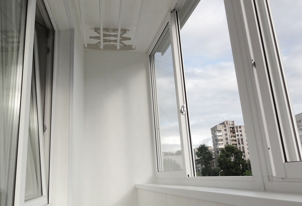 Стоит ли менять холодное остекление на балконе на теплое