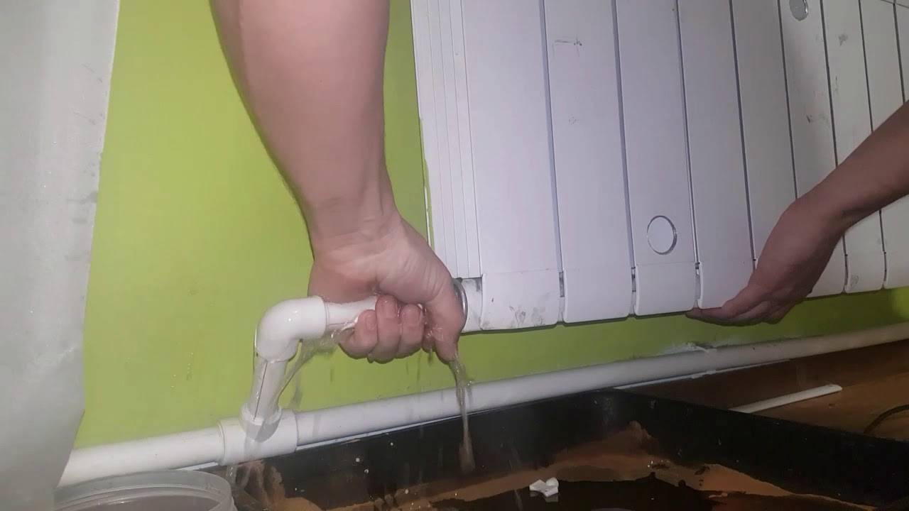 Как устранить течь батареи отопления
