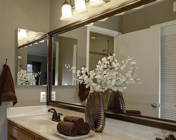 Зеркала 2021 купить. Зеркало в ванную. Ванная комната с большим зеркалом. Зеркало над ванной. Большое зеркало.