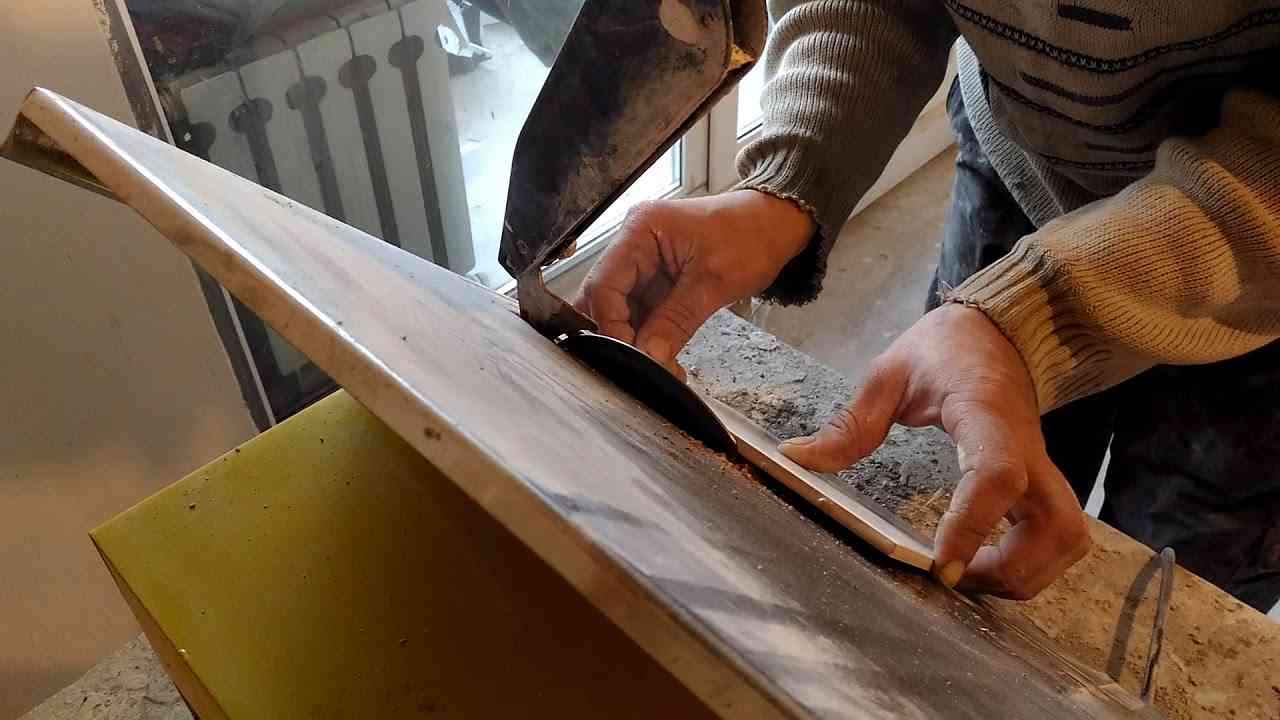 Как плитку класть в углах чтобы шов смотрелся красиво?