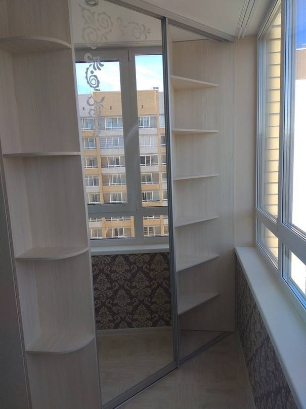 Угловой шкаф на балкон: особенности и преимущества, виды, материалы, дизайн